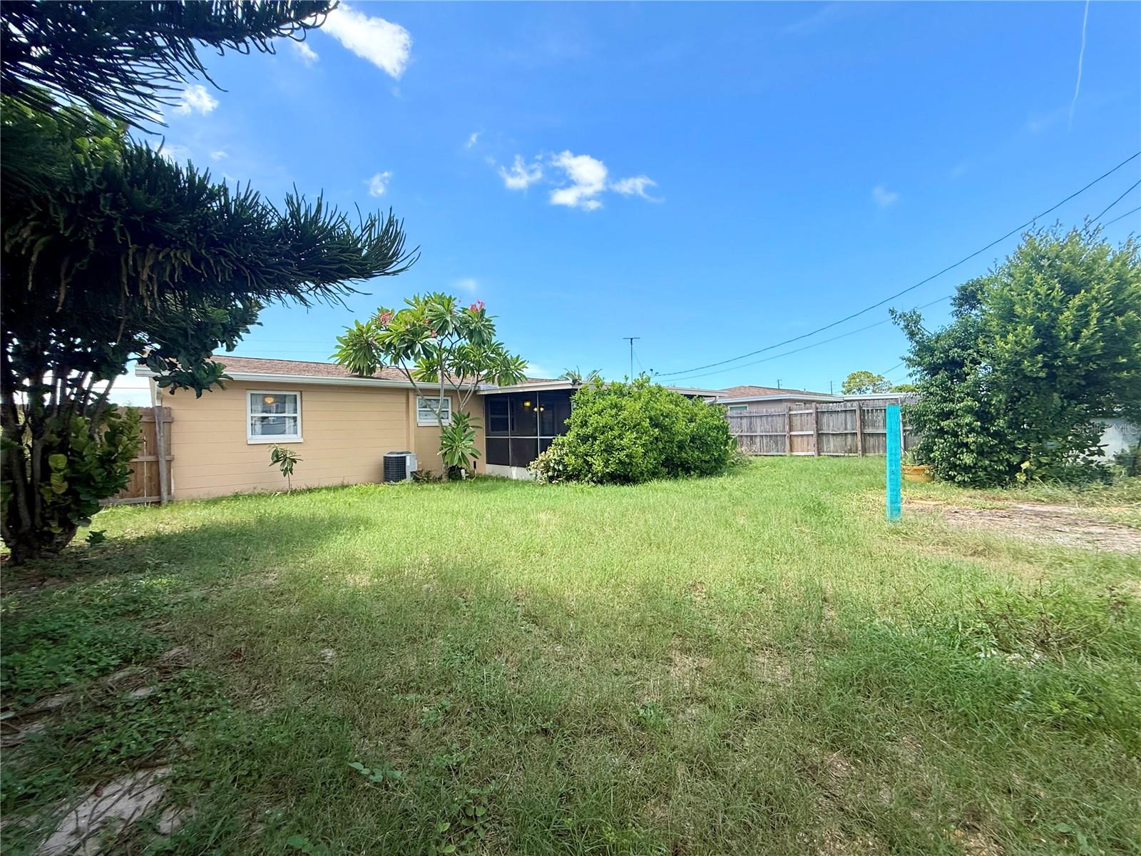 2414 TAHITIAN DR — photo 15