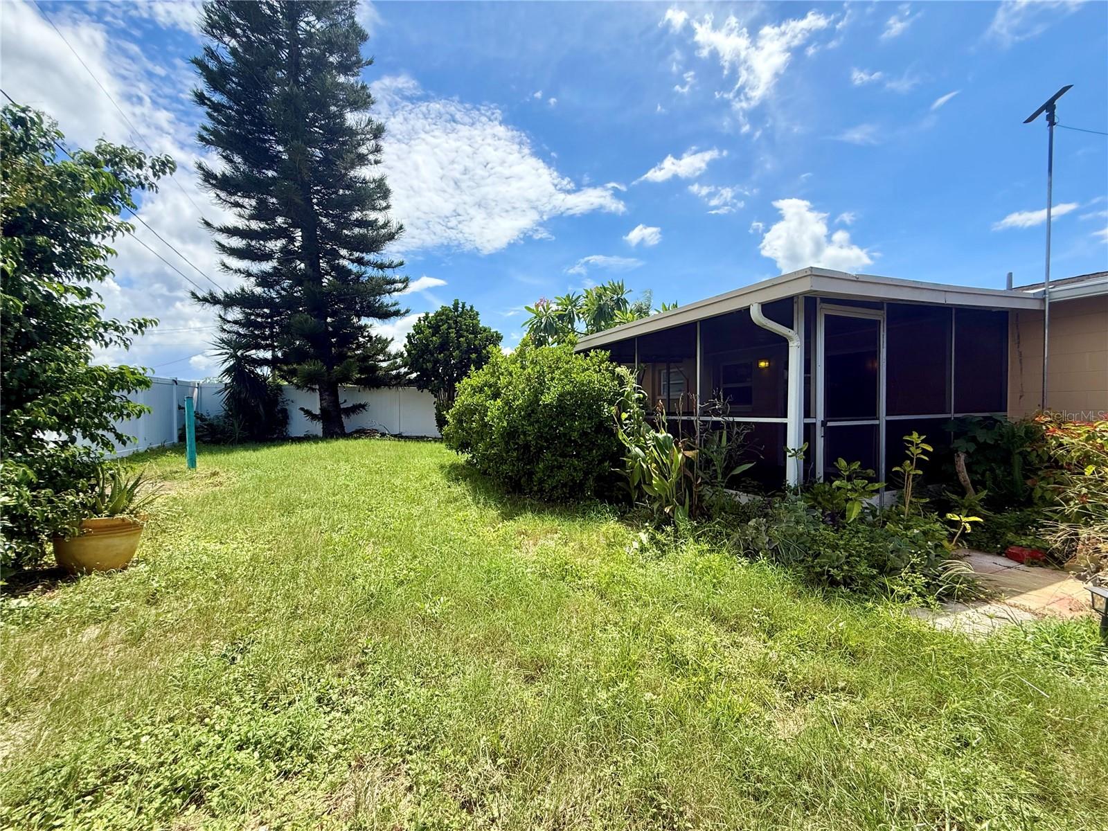 2414 TAHITIAN DR — photo 14