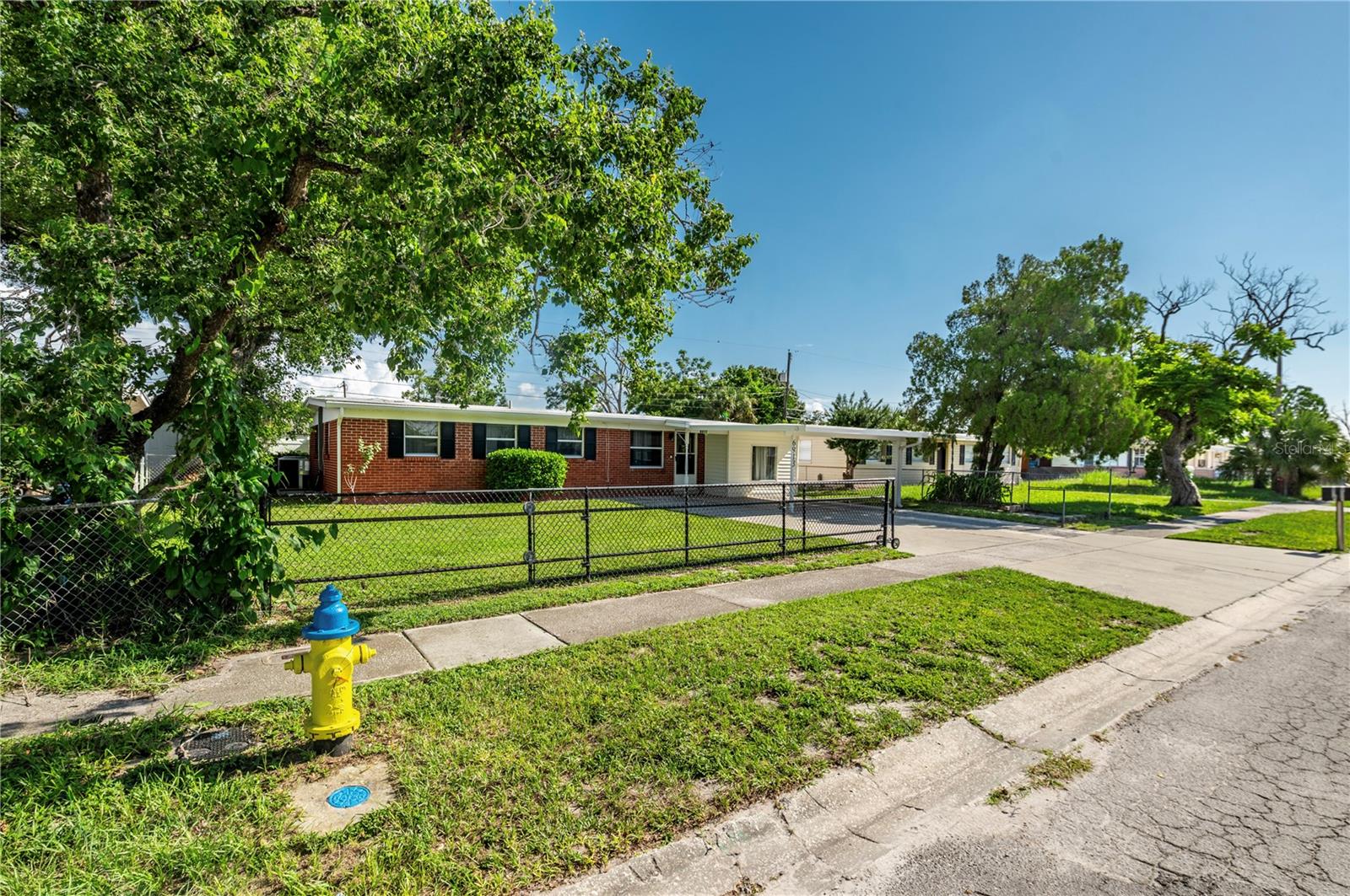 6913 W CLIFTON ST — photo 2