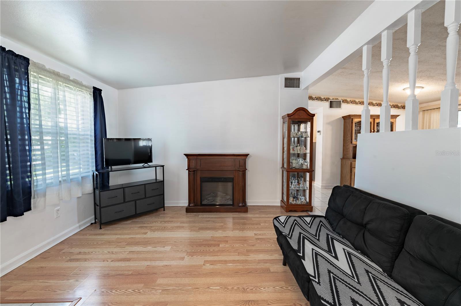 6913 W CLIFTON ST — photo 13