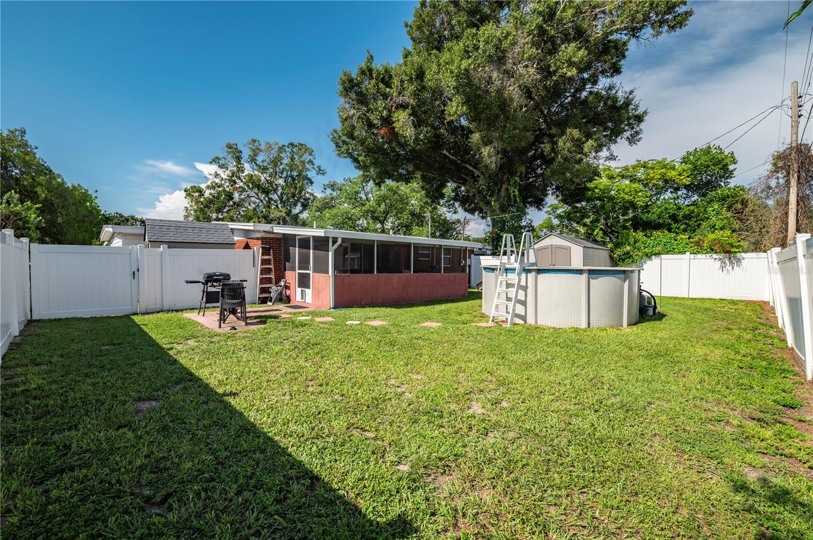 6913 W CLIFTON ST — photo 8