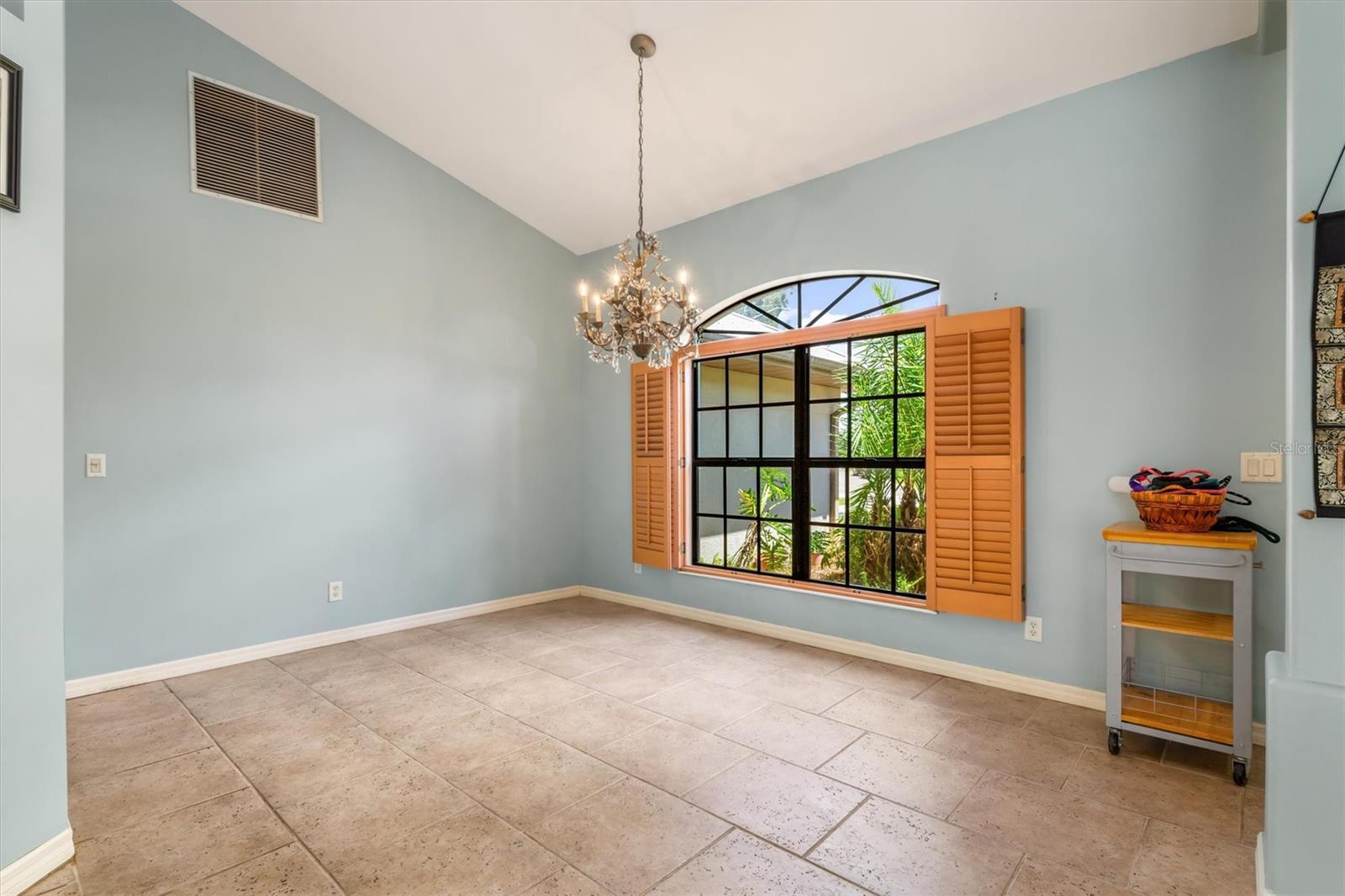 572 TOLEDO RD — photo 11