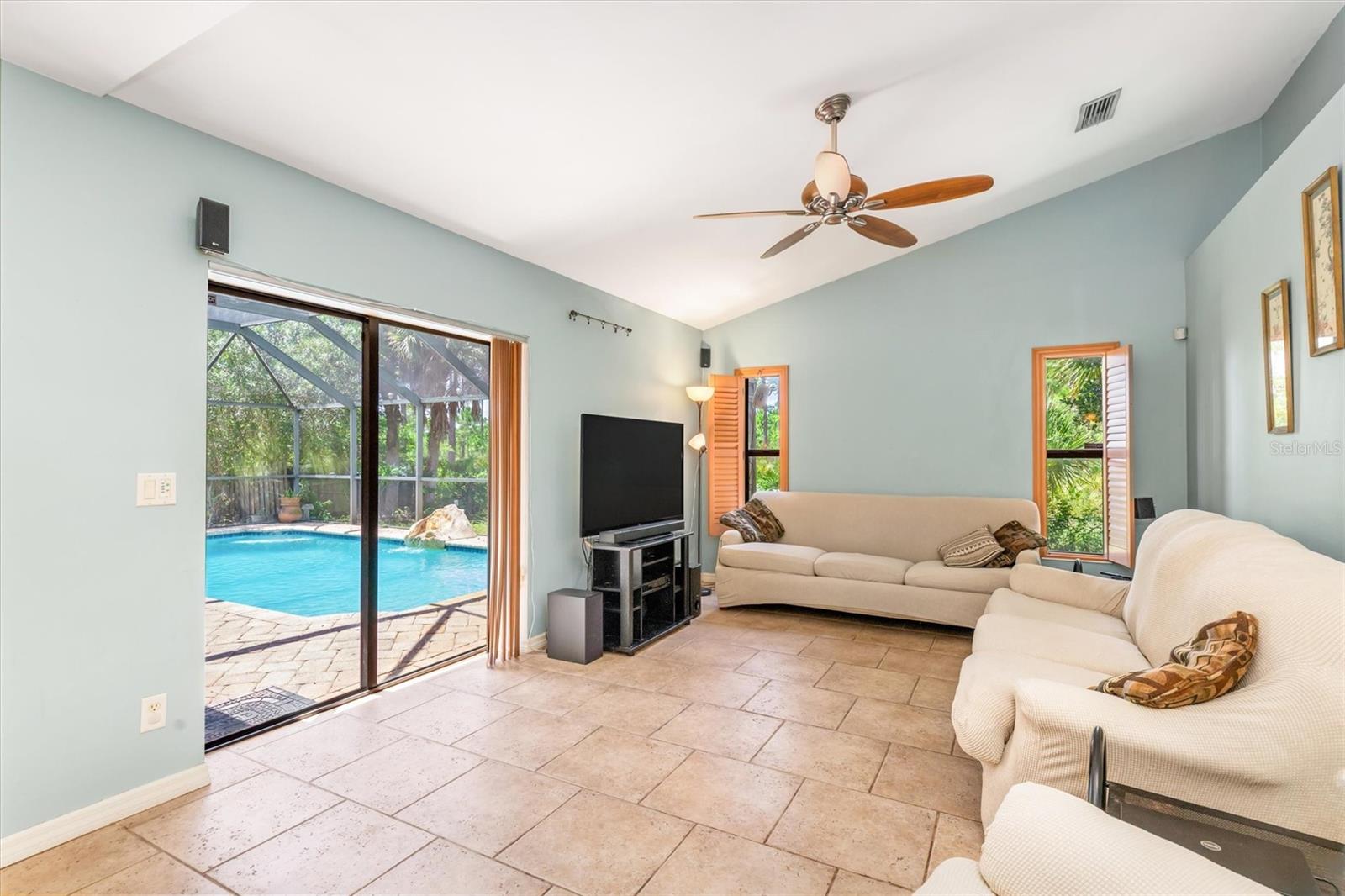 572 TOLEDO RD — photo 16
