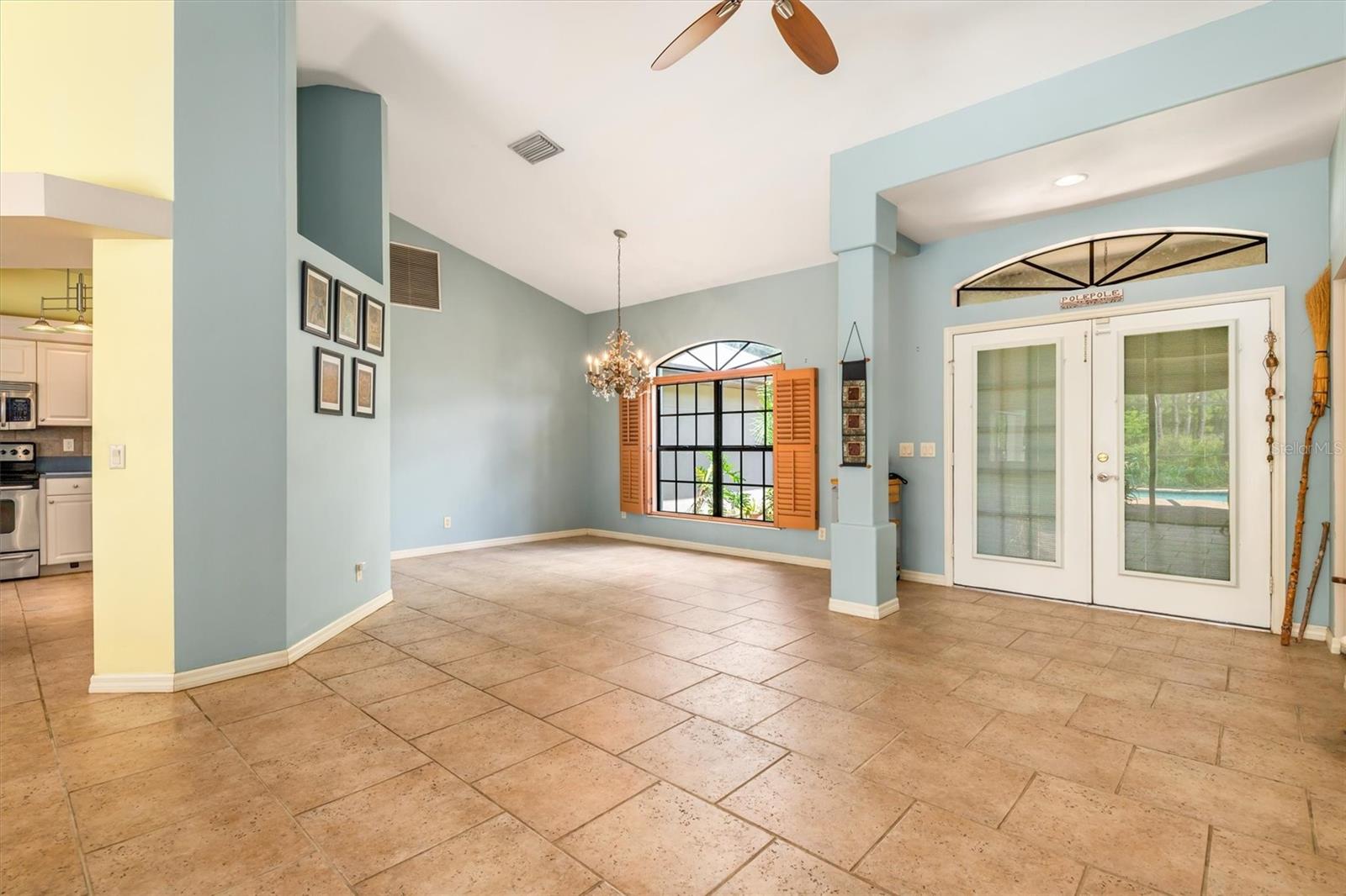 572 TOLEDO RD — photo 10