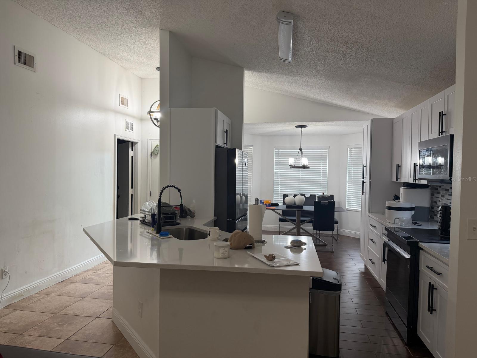 2216 RIDGEMORE DR — photo 9