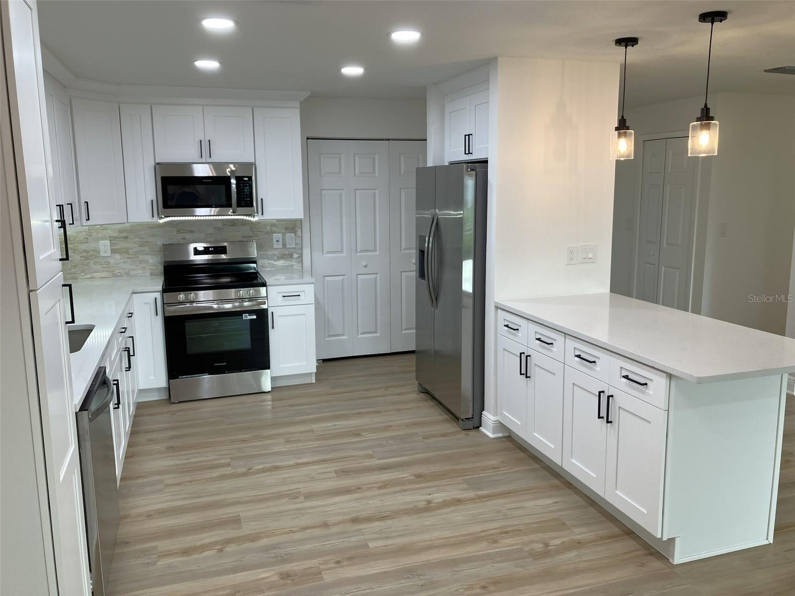 110 EVELYN CT — photo 4