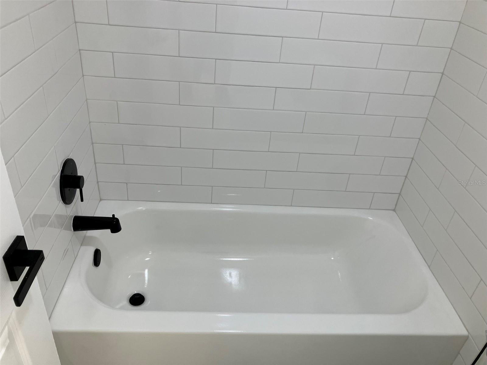 110 EVELYN CT — photo 30