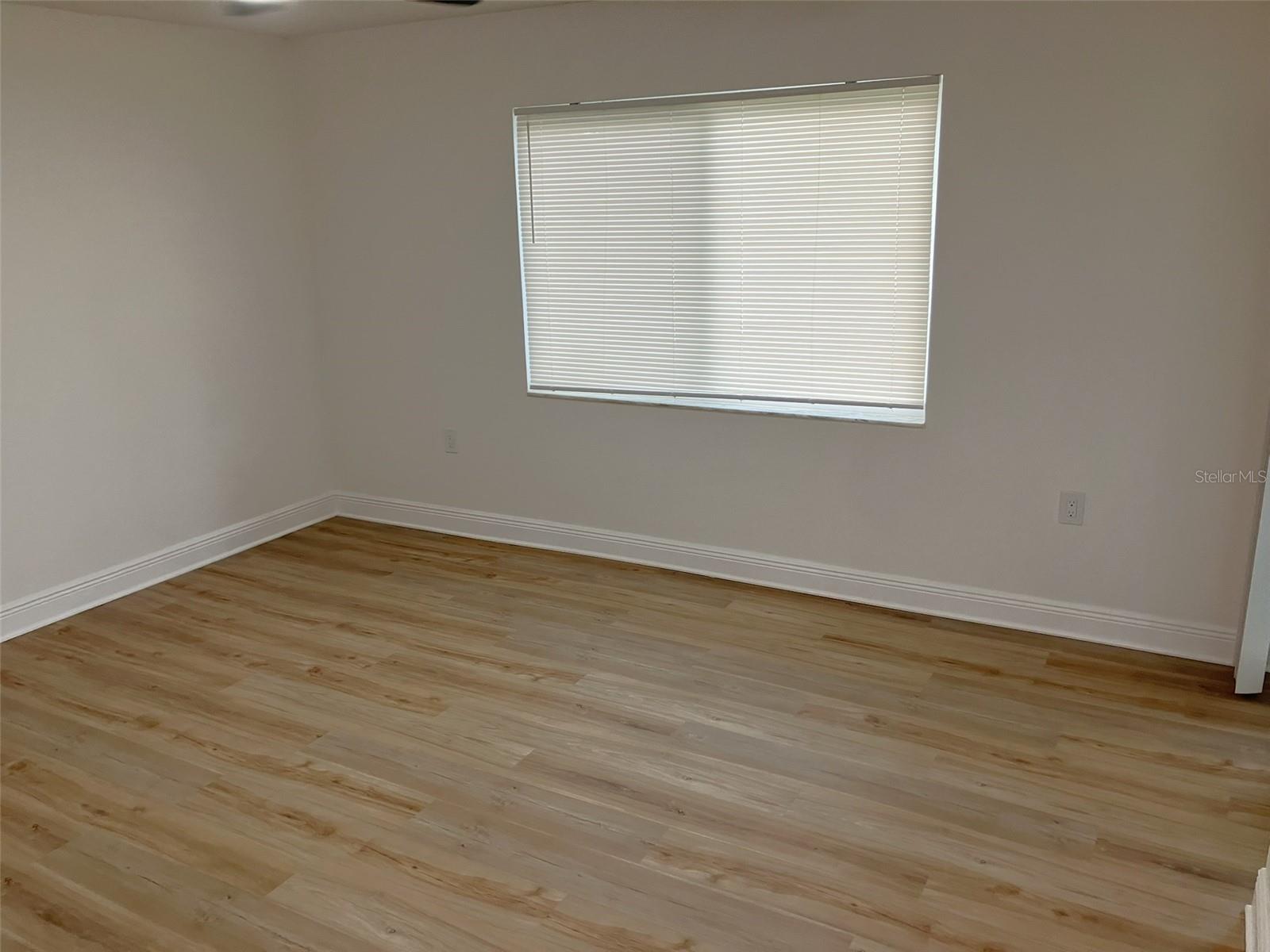 110 EVELYN CT — photo 23