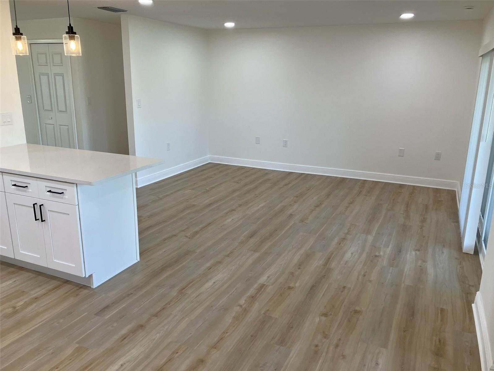 110 EVELYN CT — photo 15