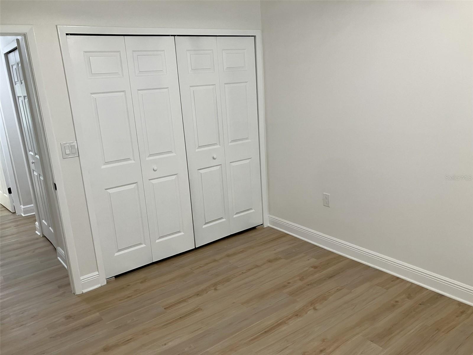 110 EVELYN CT — photo 32