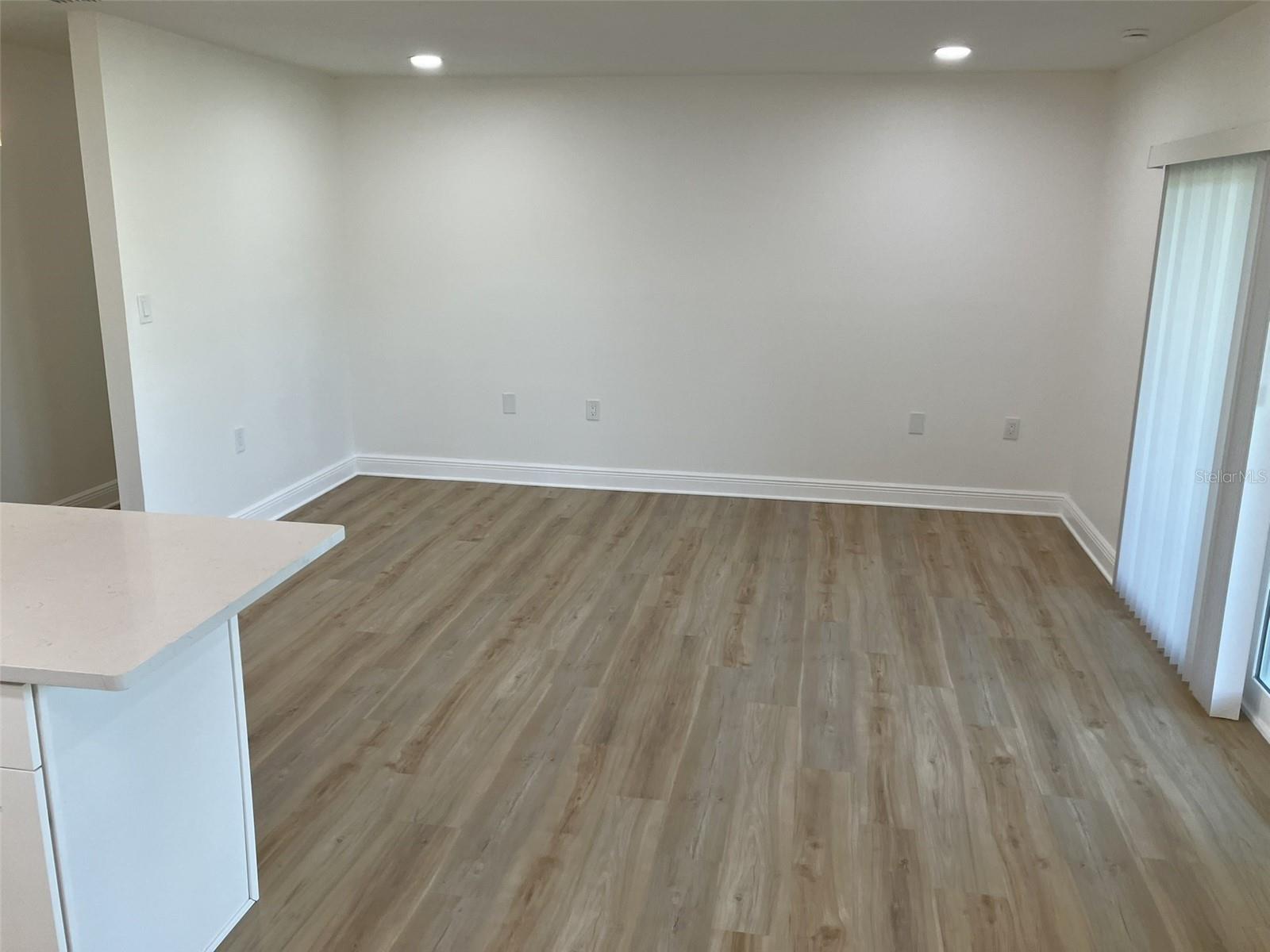 110 EVELYN CT — photo 16