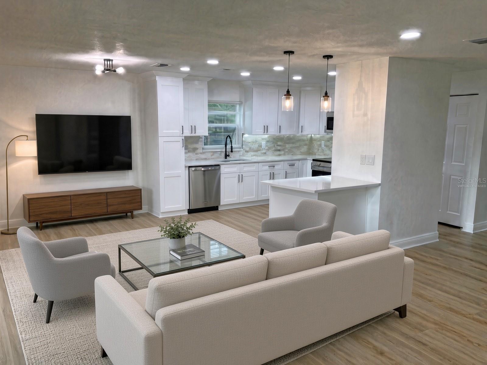 110 EVELYN CT — photo 12