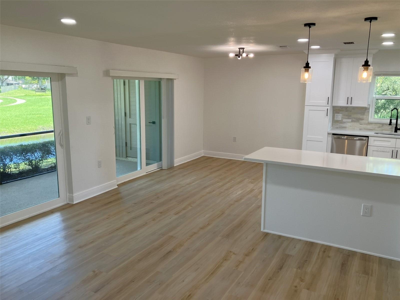 110 EVELYN CT — photo 14