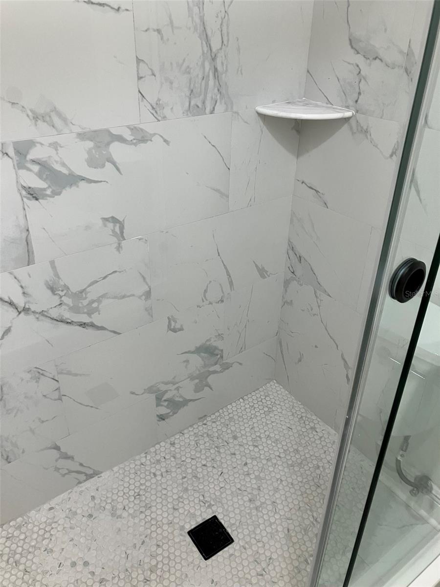 110 EVELYN CT — photo 22