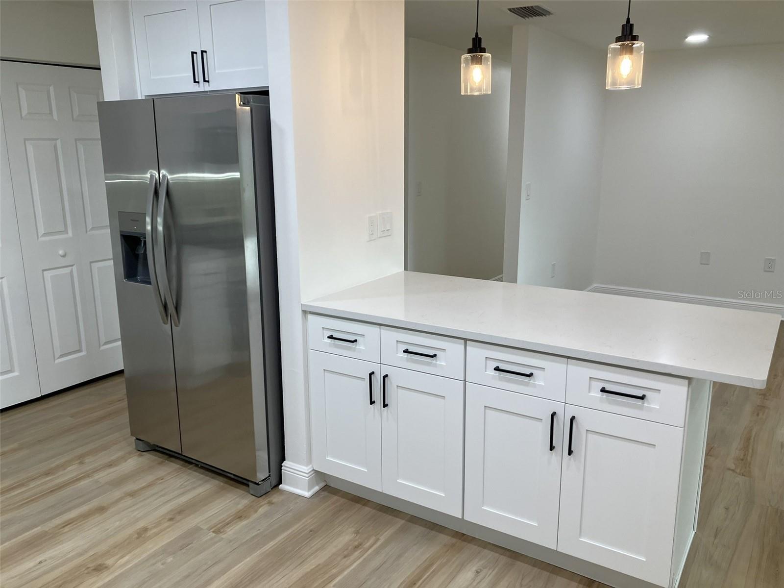 110 EVELYN CT — photo 3