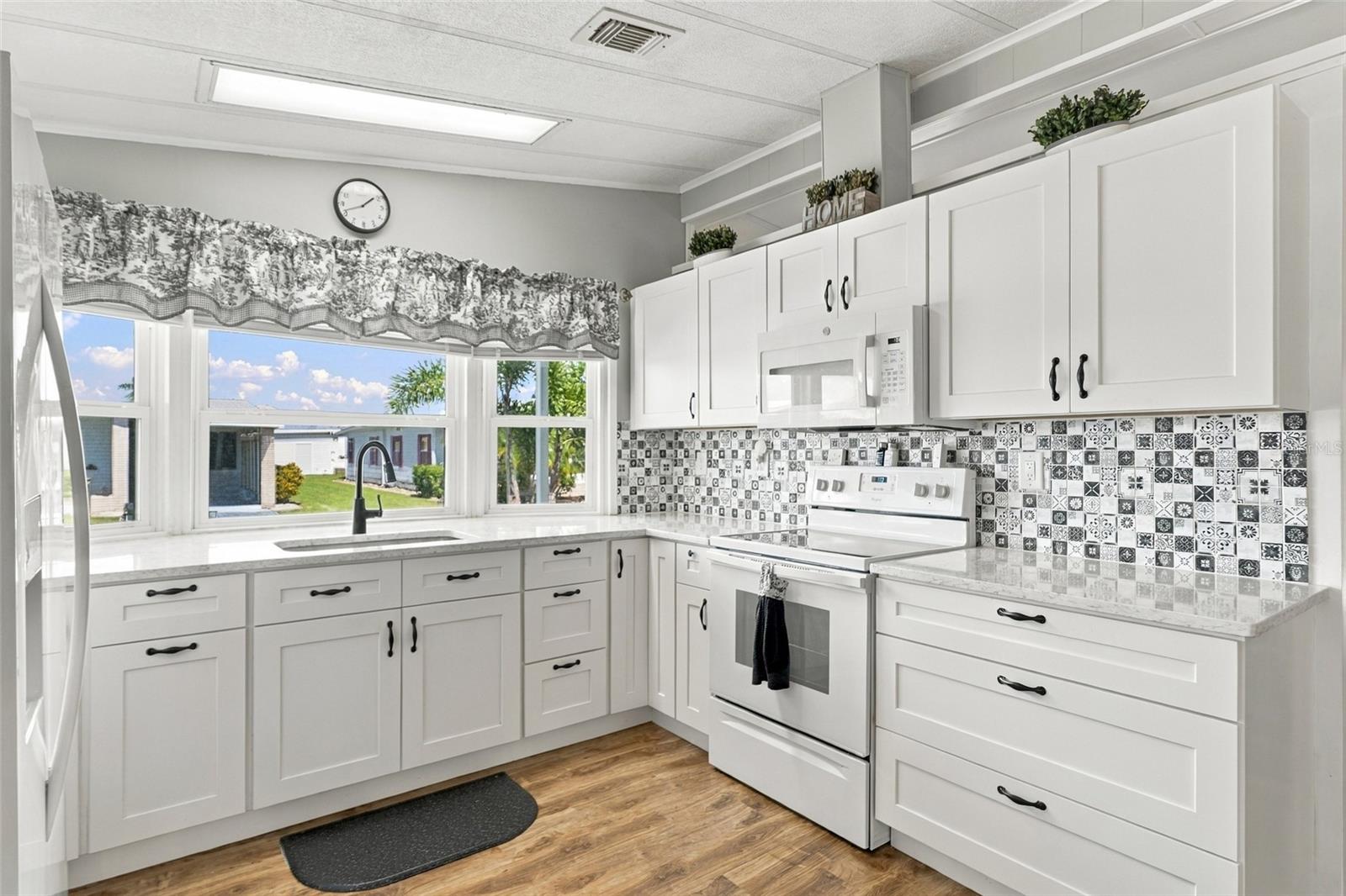 809 VILLA DEL SOL DR — photo 4