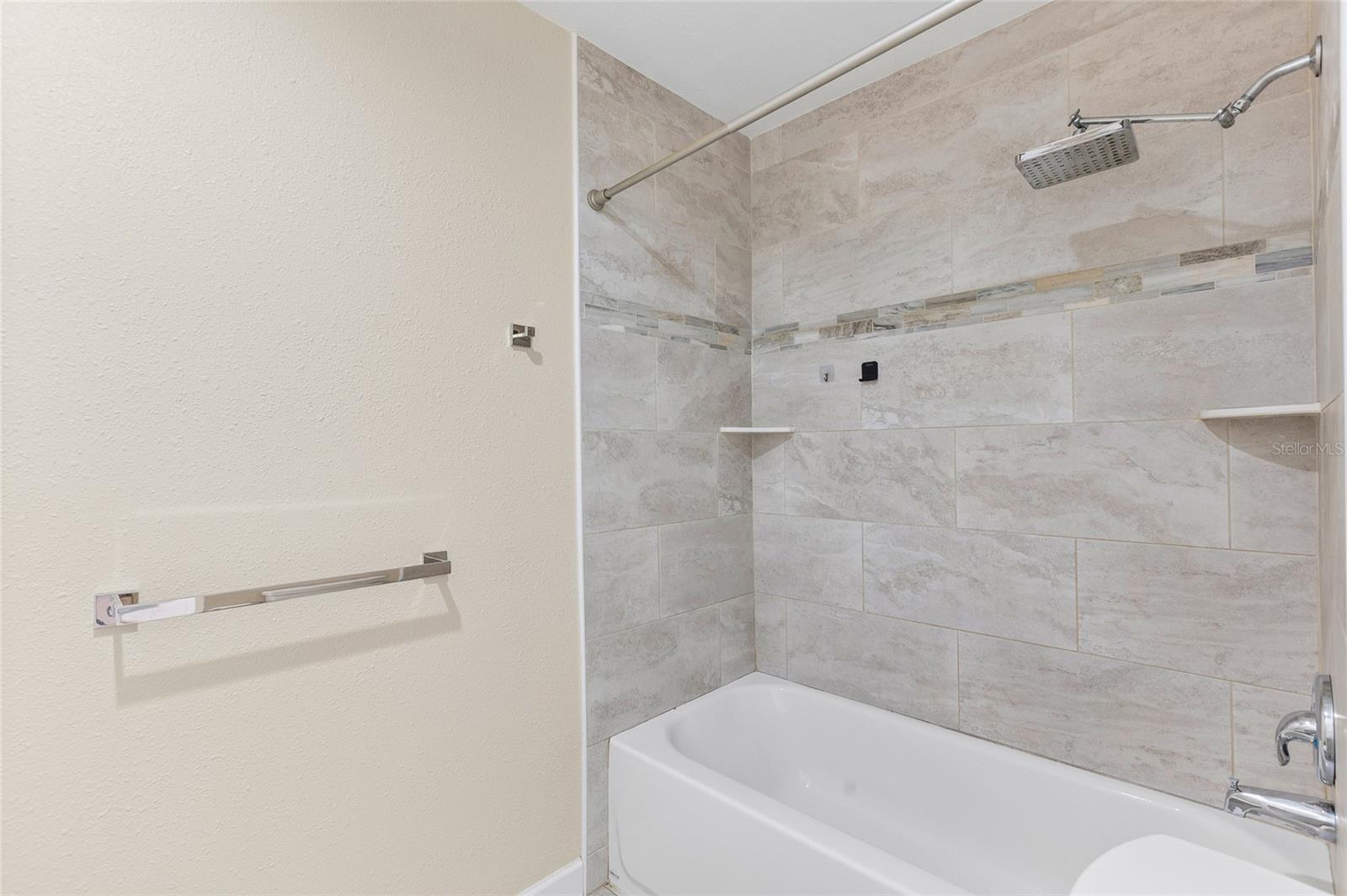 18200 CYPRESS COVE LN — photo 32