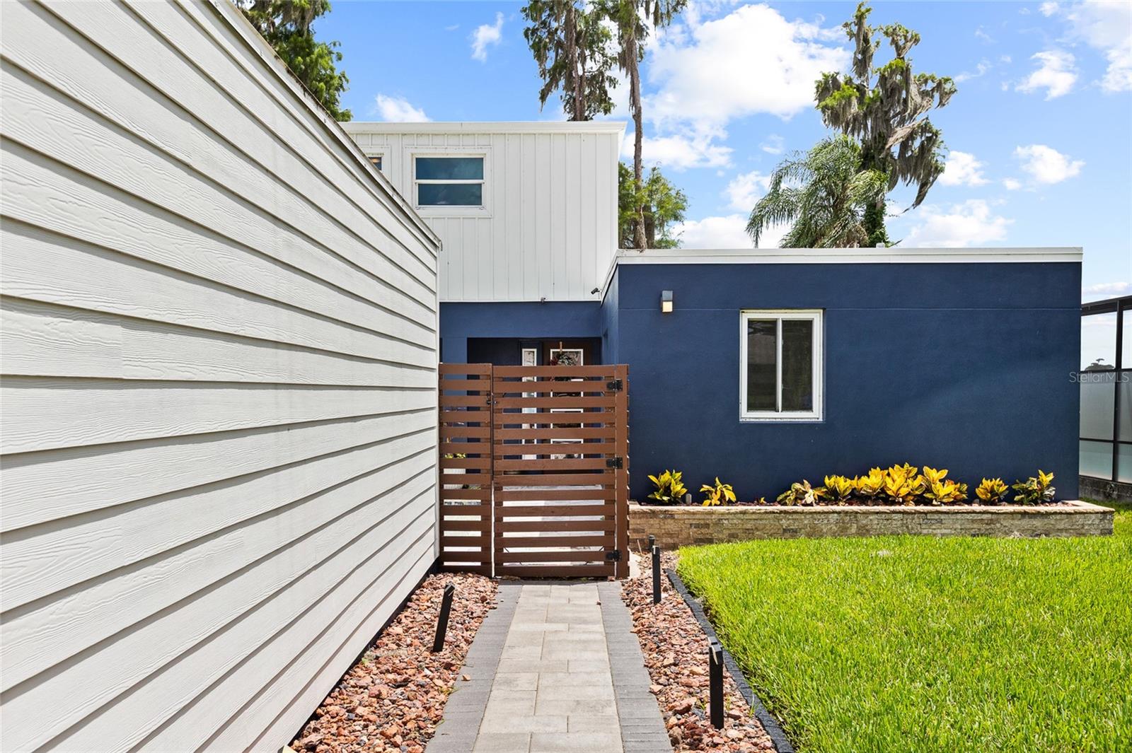 18200 CYPRESS COVE LN — photo 9