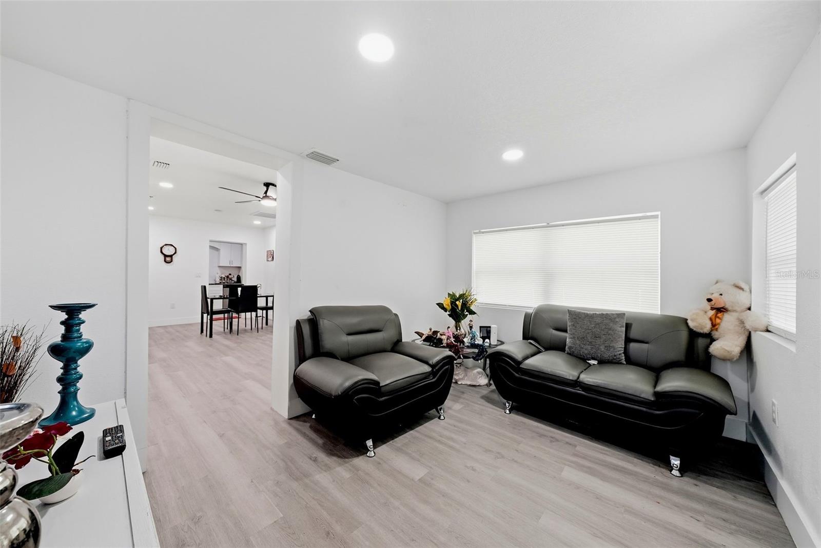 10124 N HYACINTH AVE — photo 2