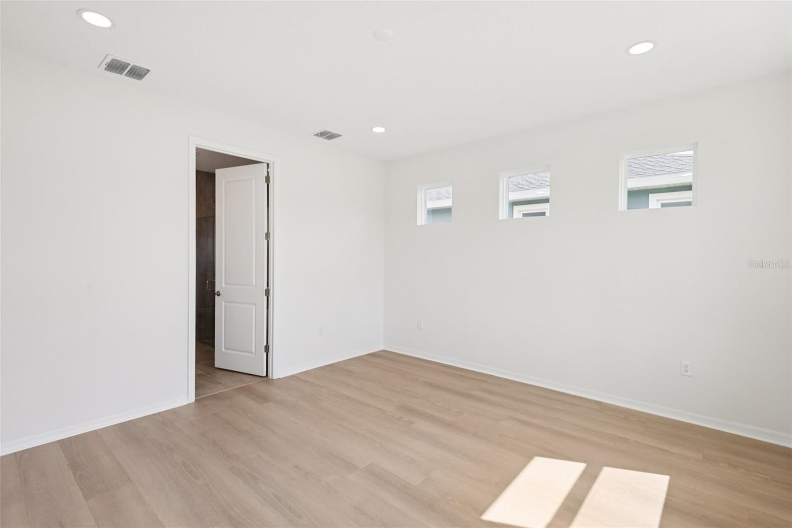 10667 STEINAHATCHEE LN — photo 33