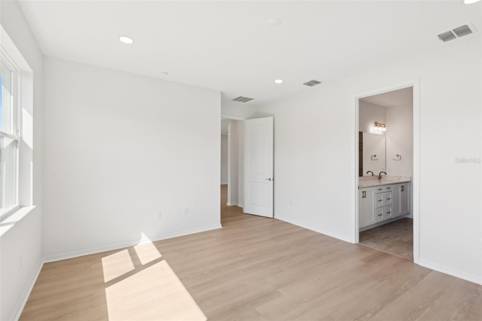 10667 STEINAHATCHEE LN — photo 34