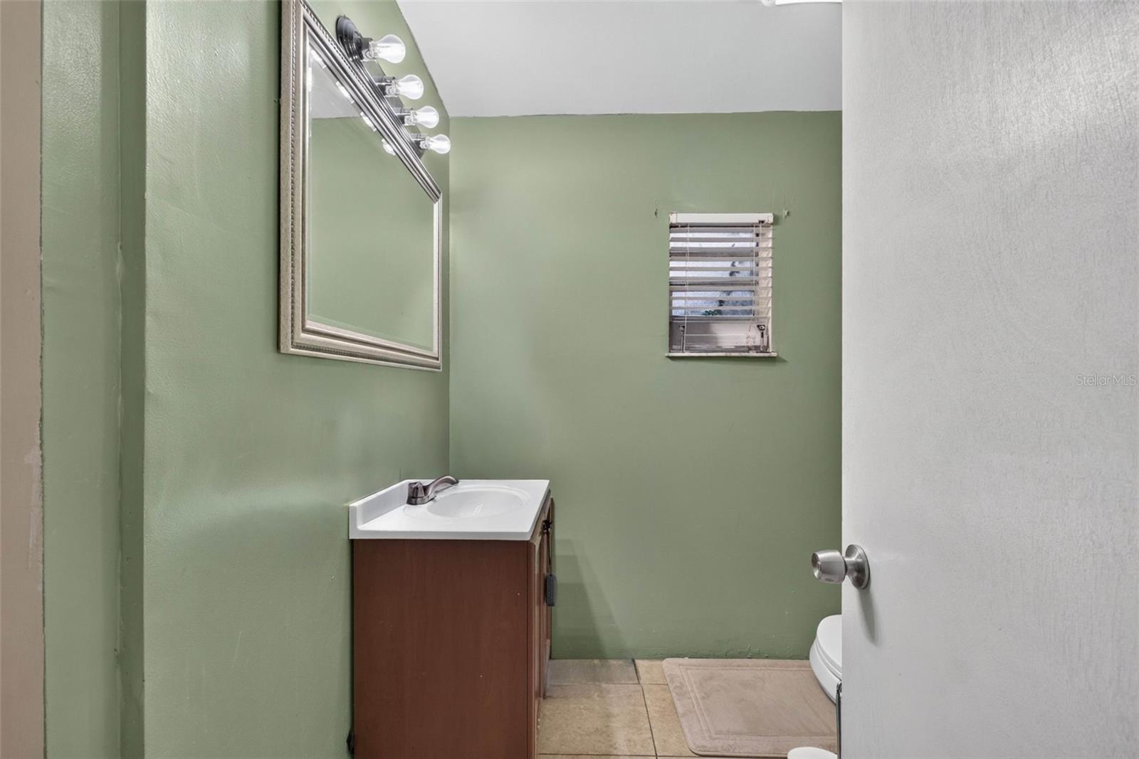 1302 E SLIGH AVE — photo 36