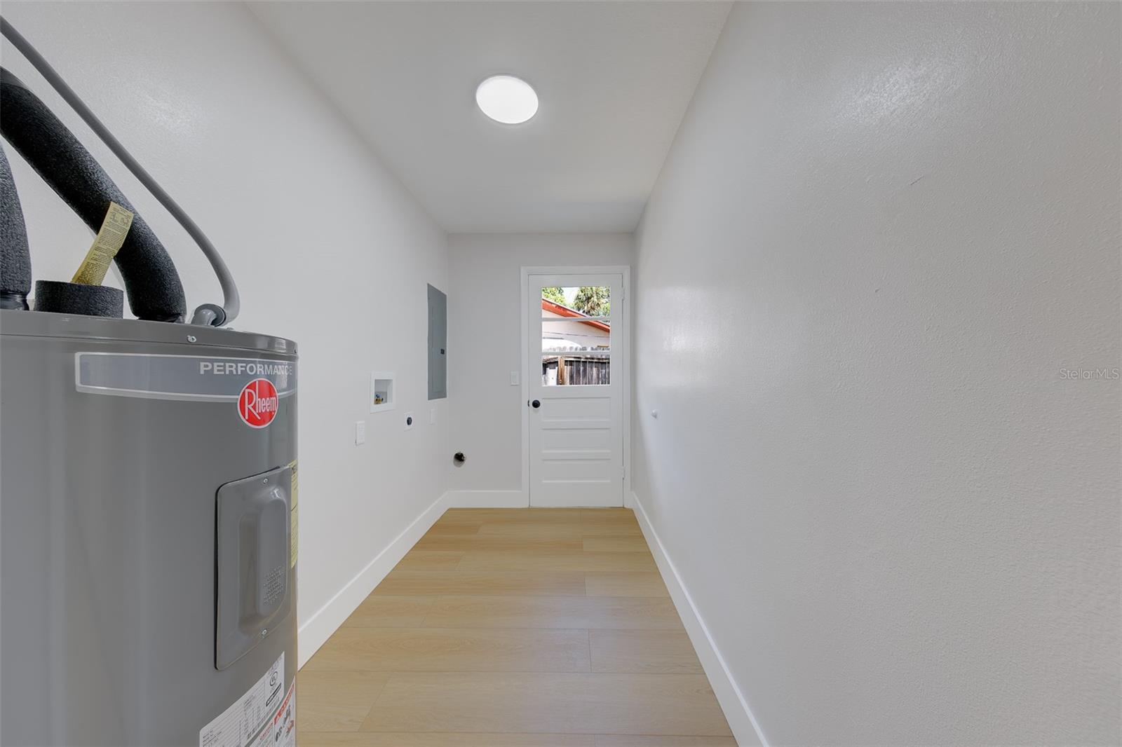 471 SIERRA CIR E — photo 40