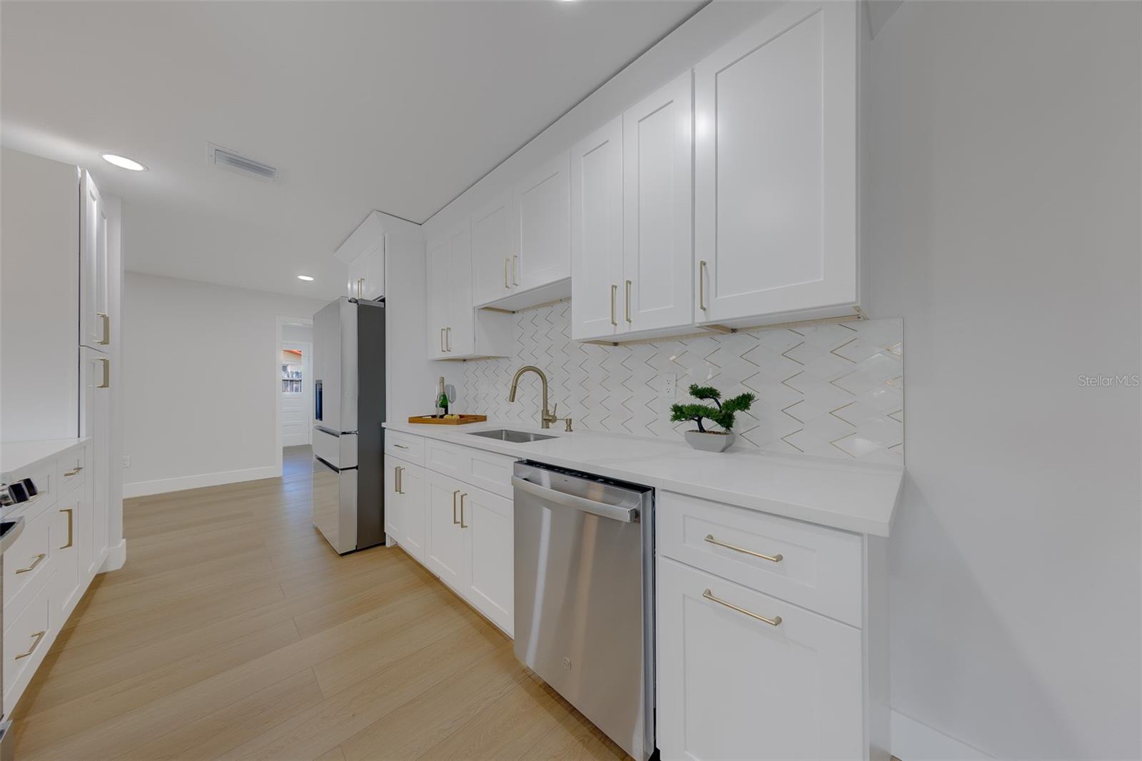 471 SIERRA CIR E — photo 17