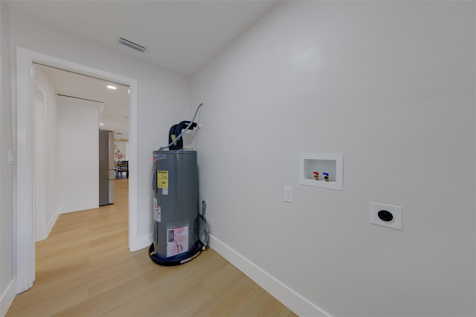 471 SIERRA CIR E — photo 39