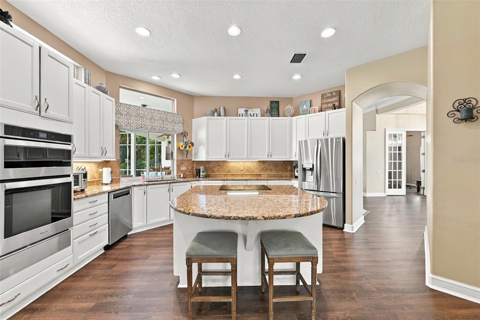 3921 ARLINGTON DR — photo 4