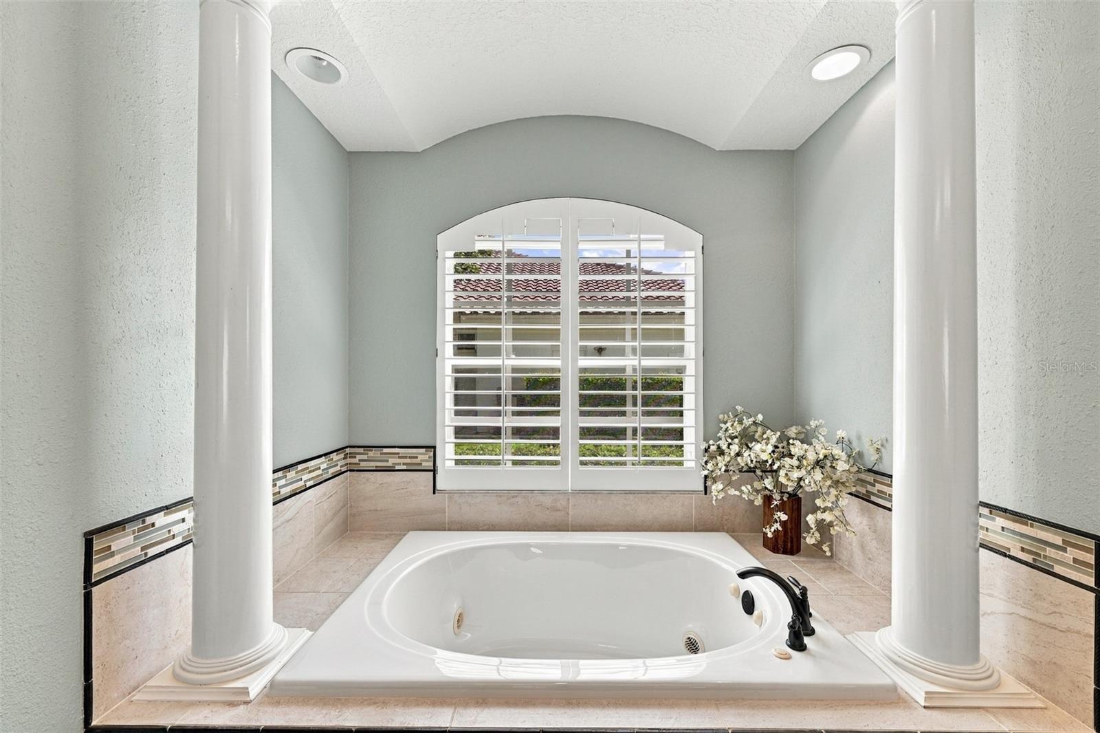 3921 ARLINGTON DR — photo 32