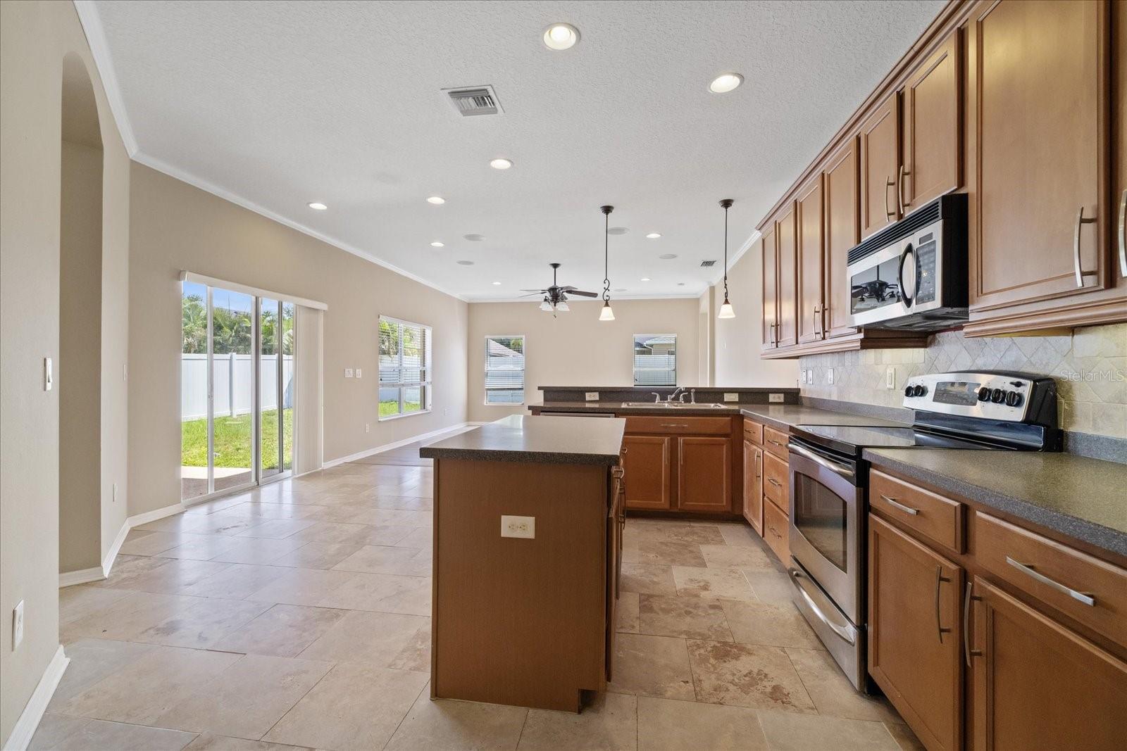 1833 MIRA LAGO CIR — photo 9