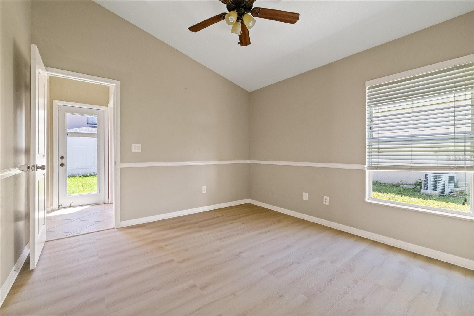 1833 MIRA LAGO CIR — photo 35