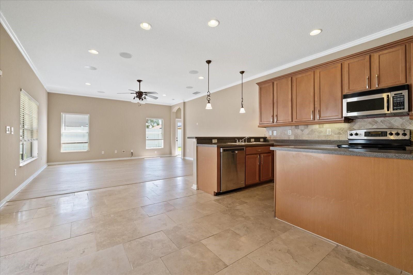 1833 MIRA LAGO CIR — photo 11