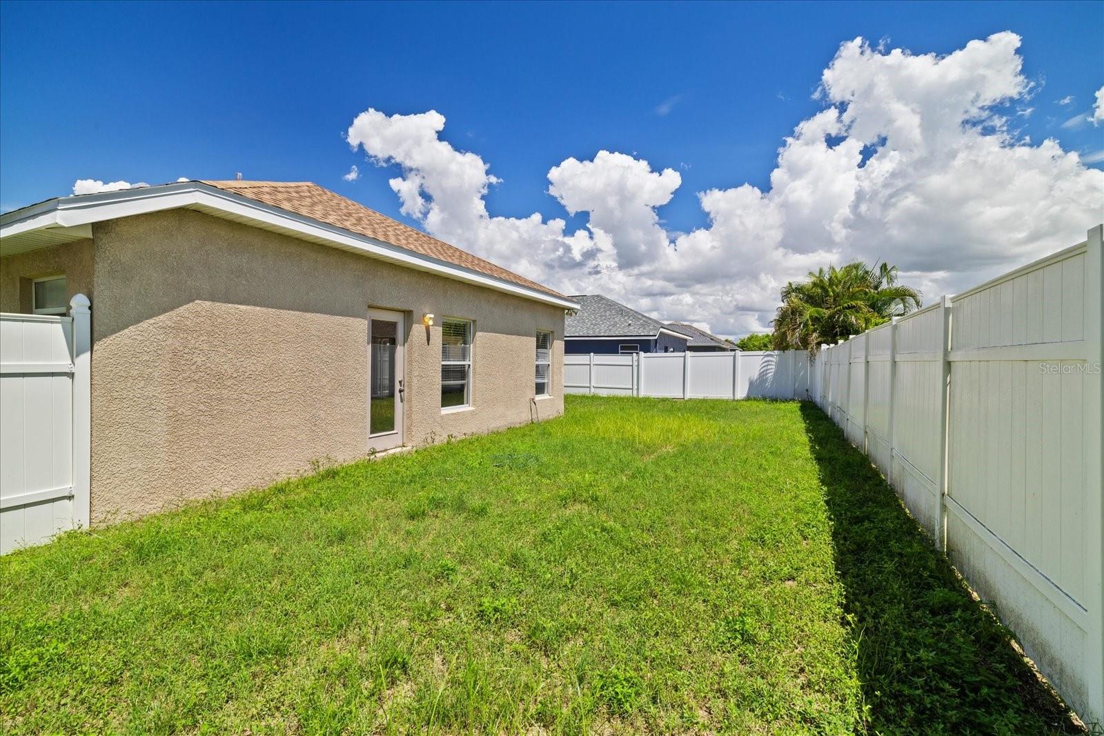 1833 MIRA LAGO CIR — photo 37