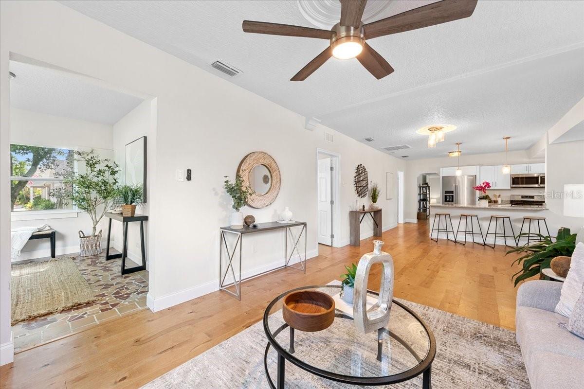 820 W WOODLAWN AVE — photo 3