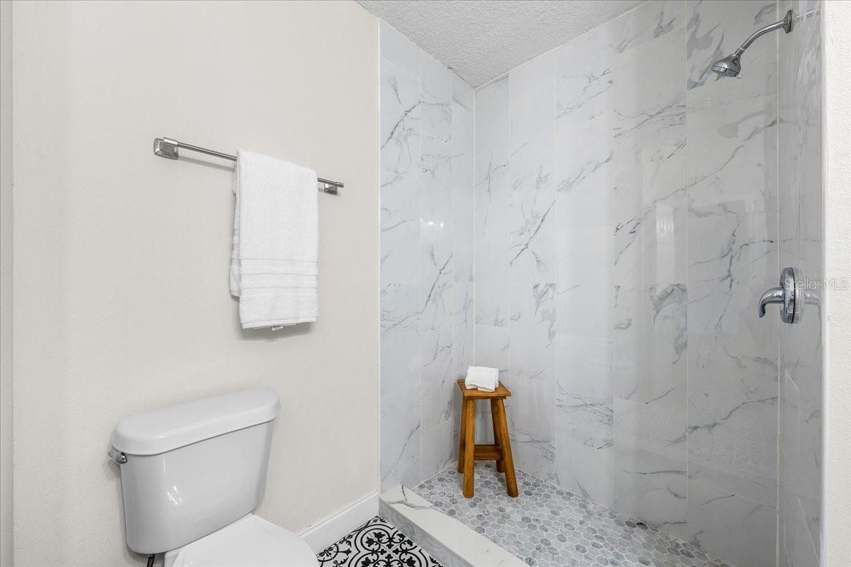 820 W WOODLAWN AVE — photo 23