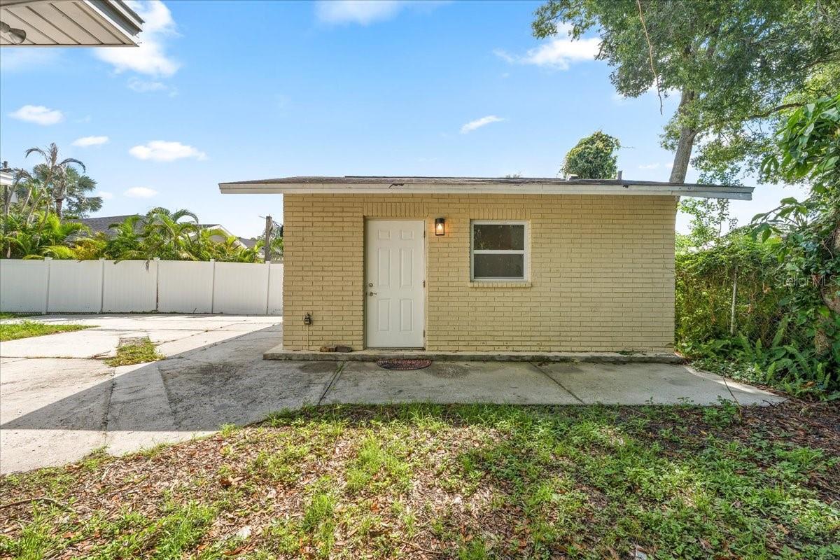 820 W WOODLAWN AVE — photo 53