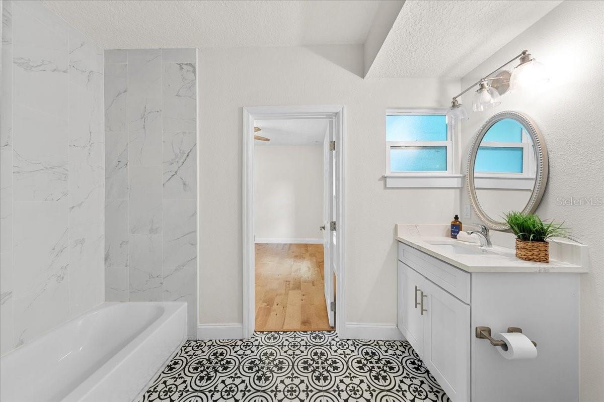 820 W WOODLAWN AVE — photo 28