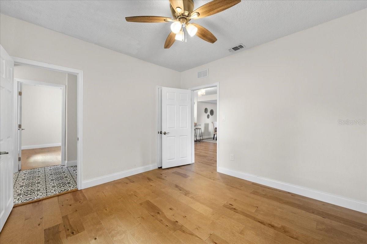 820 W WOODLAWN AVE — photo 25
