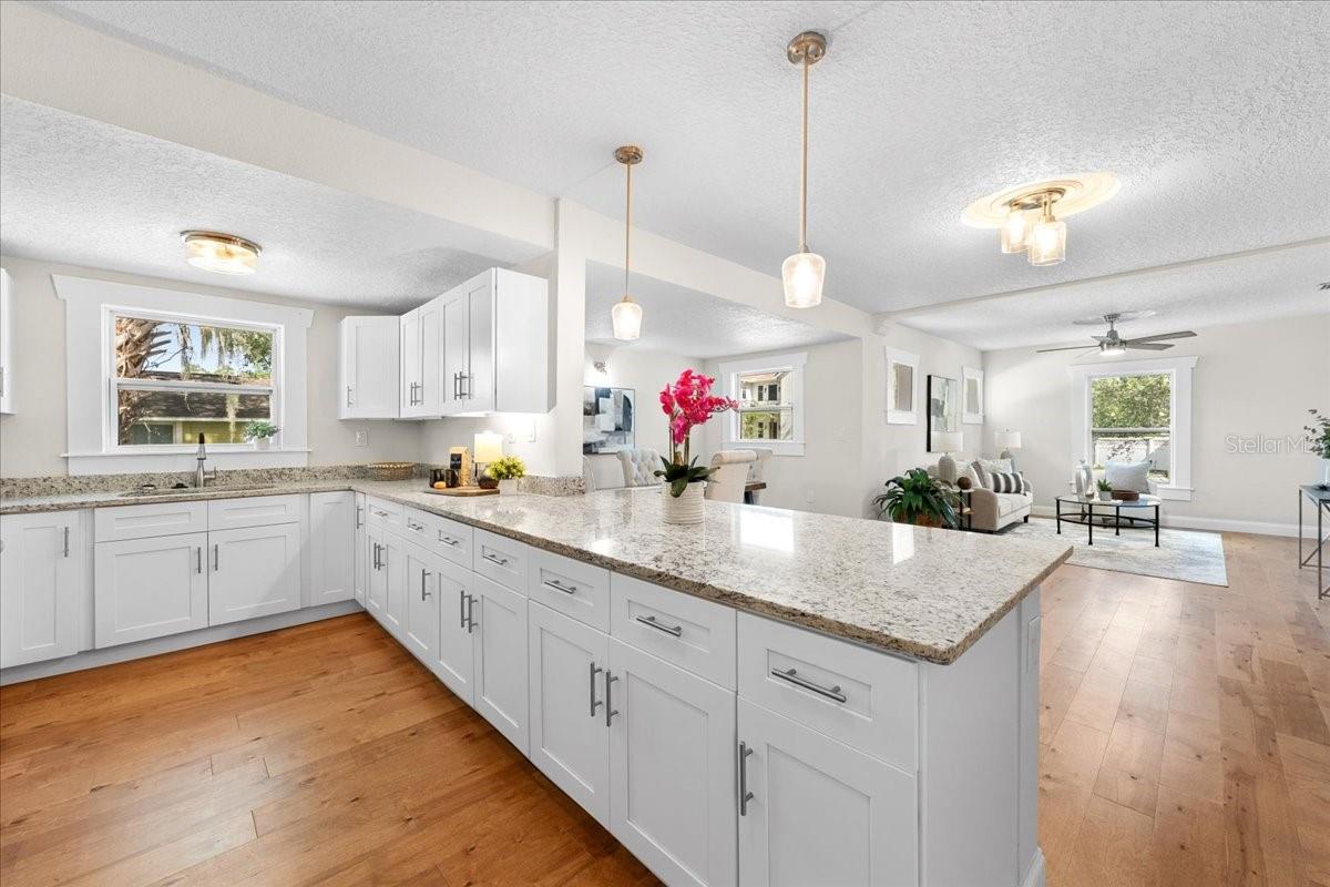 820 W WOODLAWN AVE — photo 9