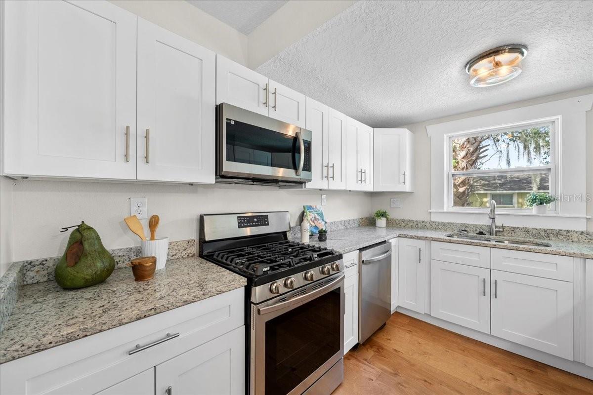 820 W WOODLAWN AVE — photo 10
