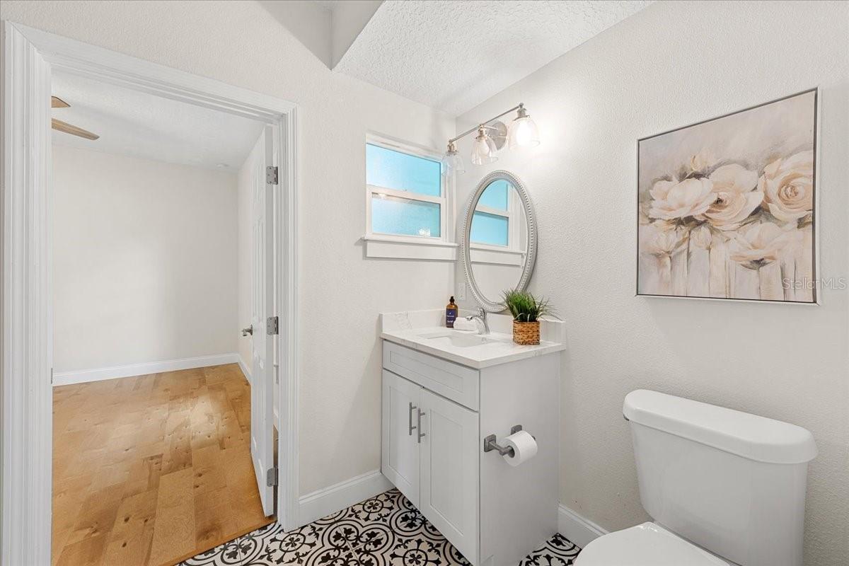820 W WOODLAWN AVE — photo 26