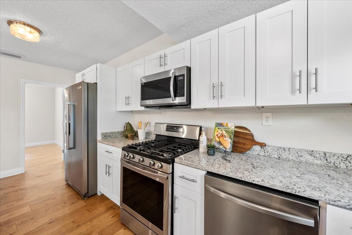 820 W WOODLAWN AVE — photo 12
