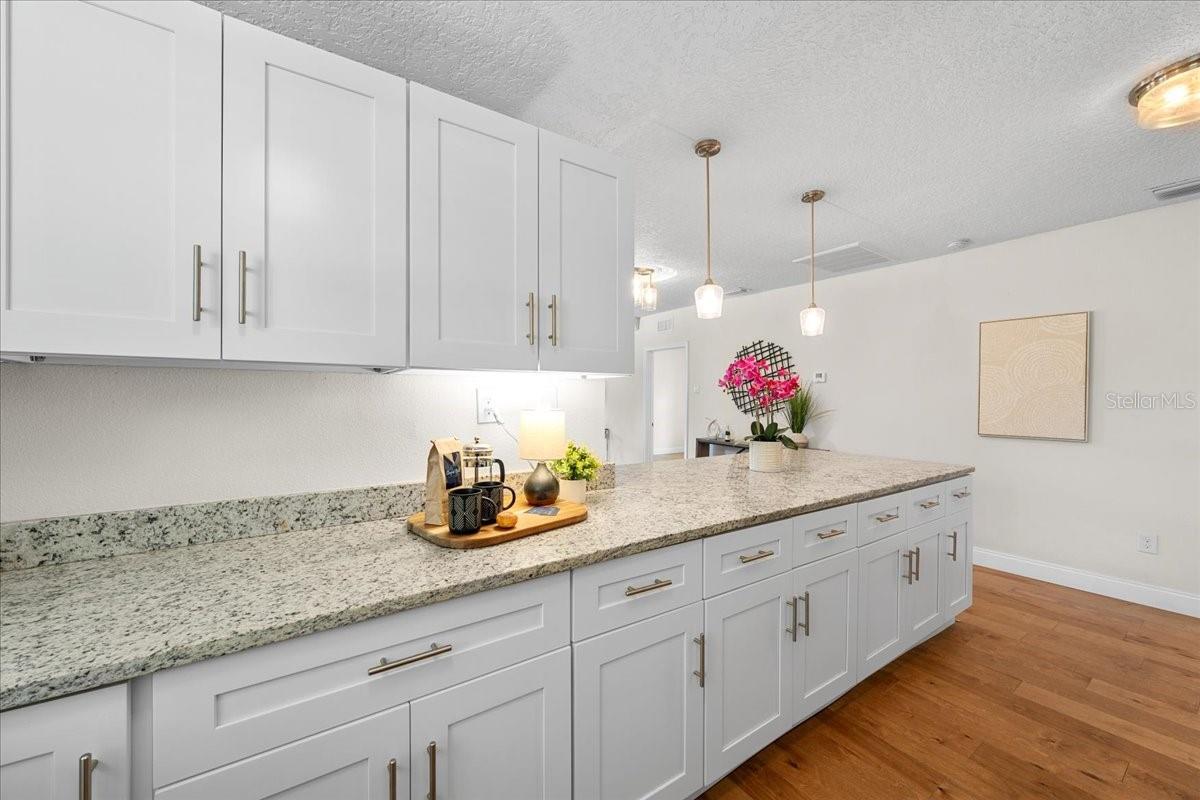 820 W WOODLAWN AVE — photo 11