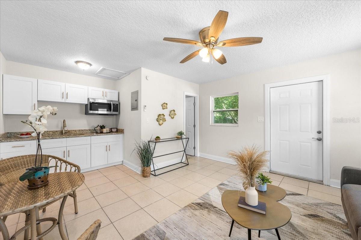 820 W WOODLAWN AVE — photo 46