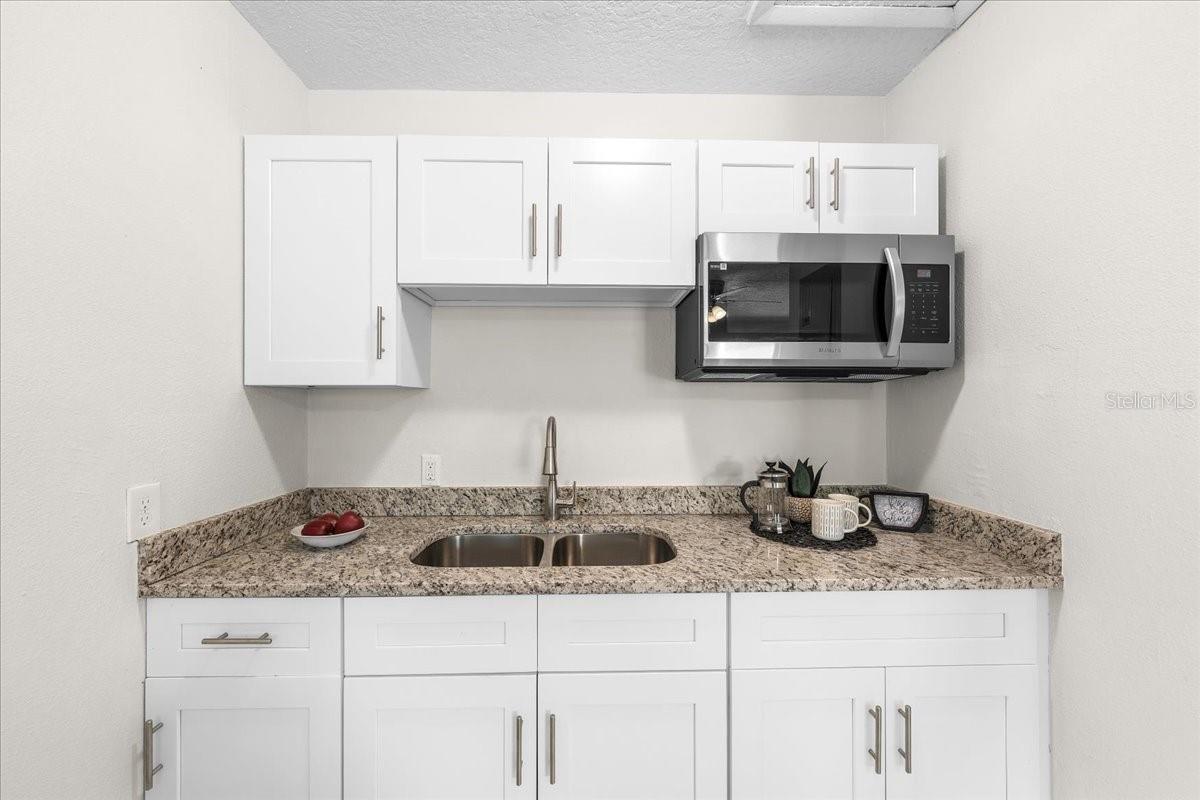820 W WOODLAWN AVE — photo 47