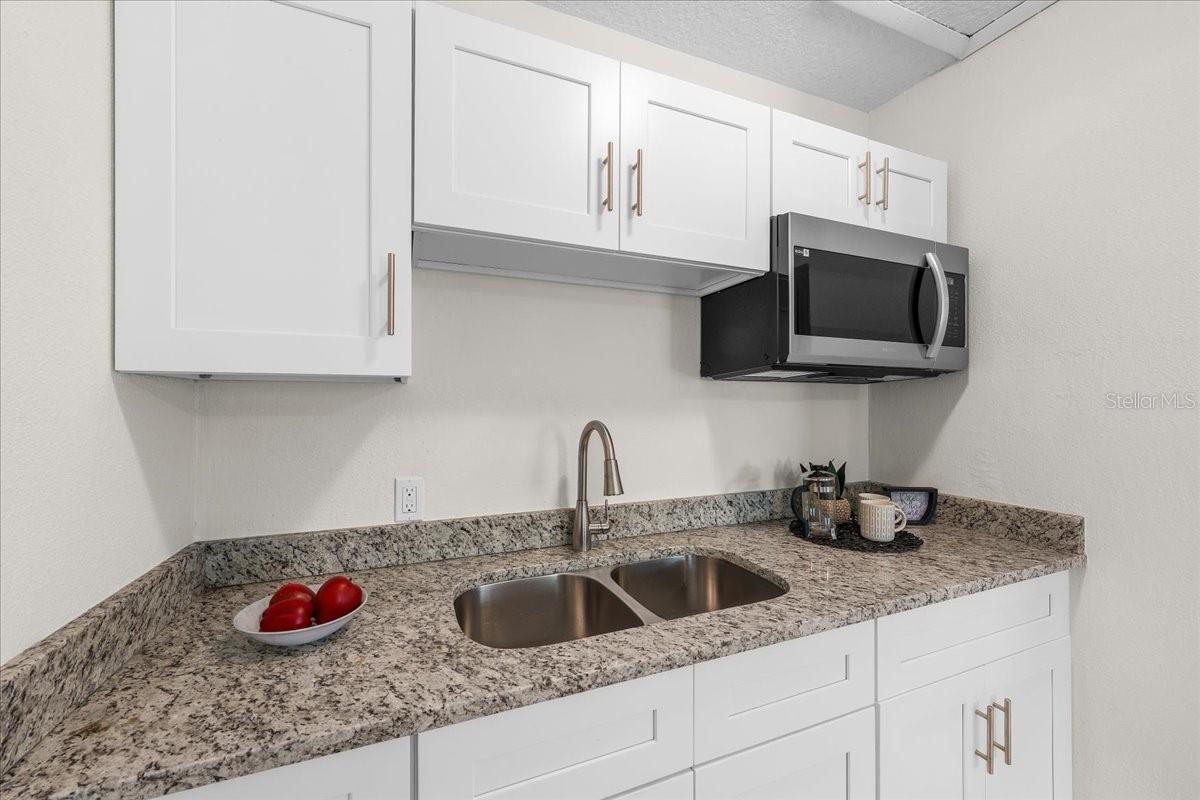 820 W WOODLAWN AVE — photo 48