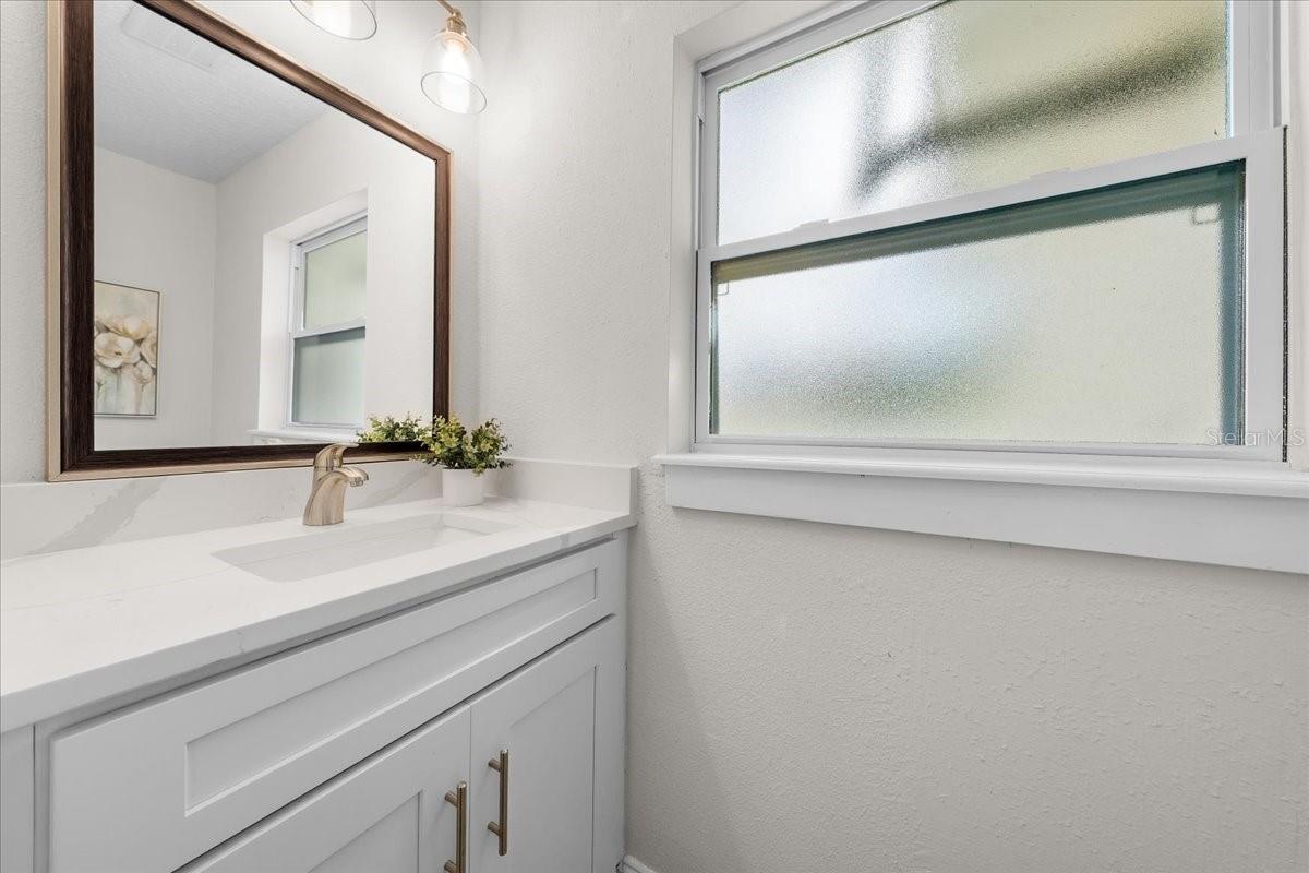 820 W WOODLAWN AVE — photo 38