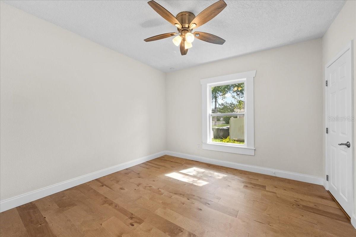 820 W WOODLAWN AVE — photo 24
